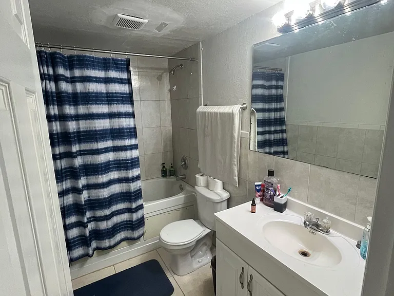365 NE 125th St #301 — Photo 5