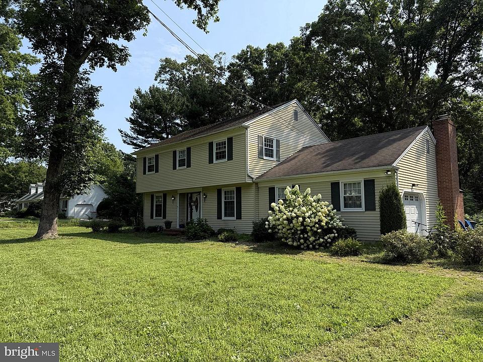 2nd image of 3097 N East Ave
