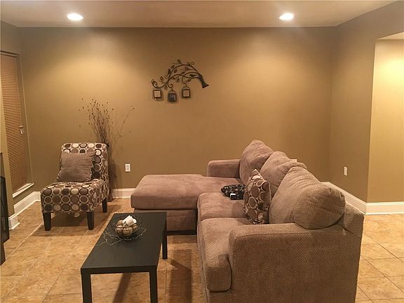 4th image of 1704 Chimney Wood Ln #1704