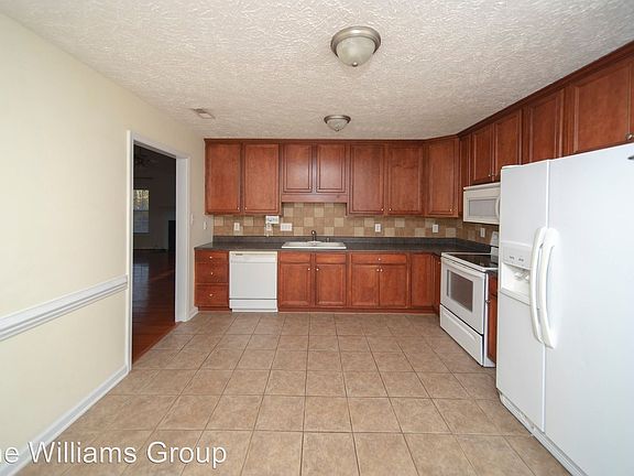 4th image of 161 Oakmont Dr