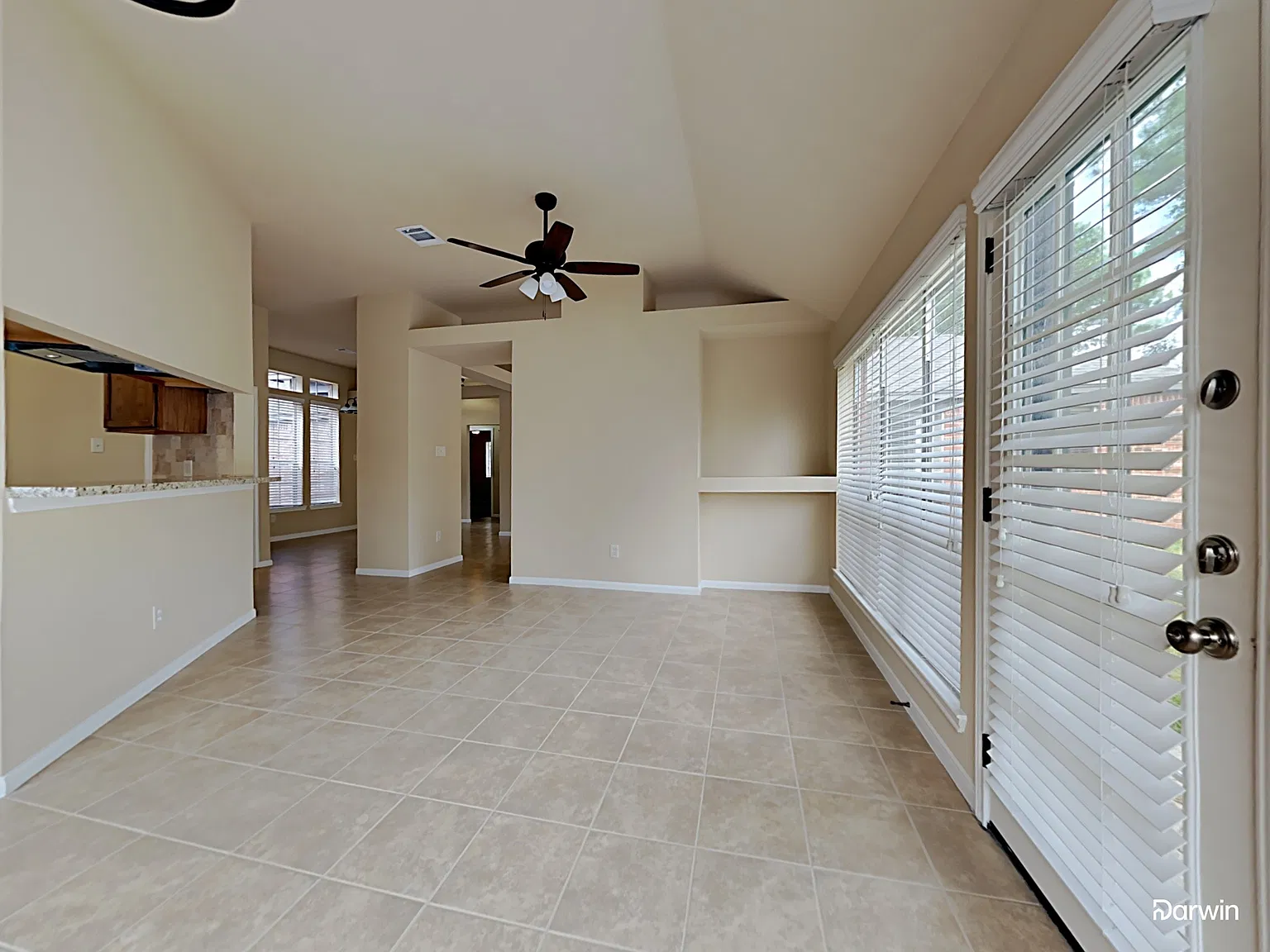 4 bed, 2.0 bath, 1918 sqft, $2,415 — Photo 4