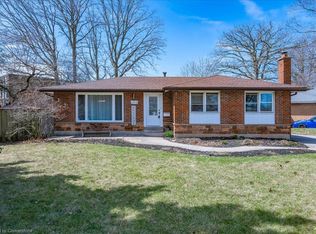 452 Wedgewood Dr, Burlington, ON L7L4H8
