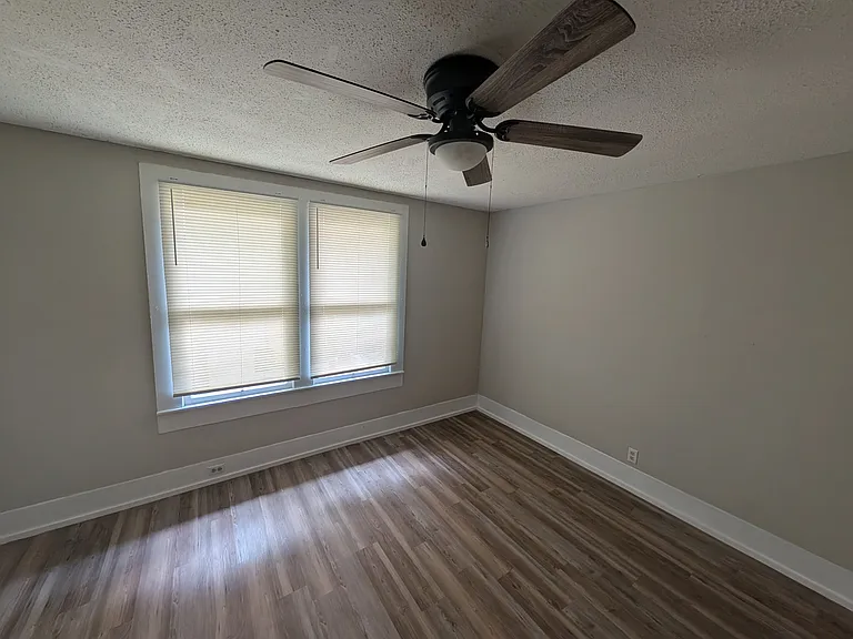 628 N Nicholls St — Photo 9