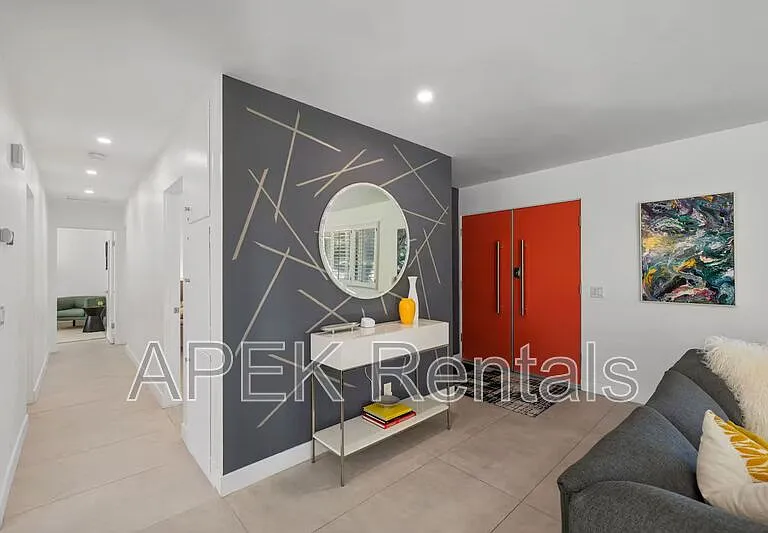 945 N Buttonwillow Cir — Photo 46