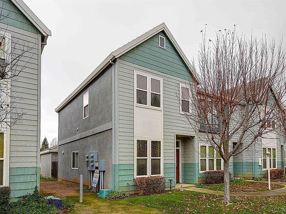 3rd image of 785 Saint Andrews Dr