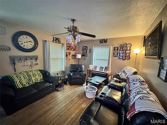 3rd image of 291 Buchanan Ct