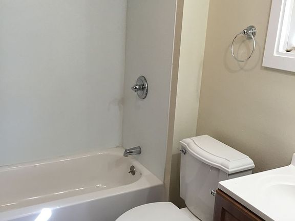 3rd image of 11806 Glendale Way S APT A