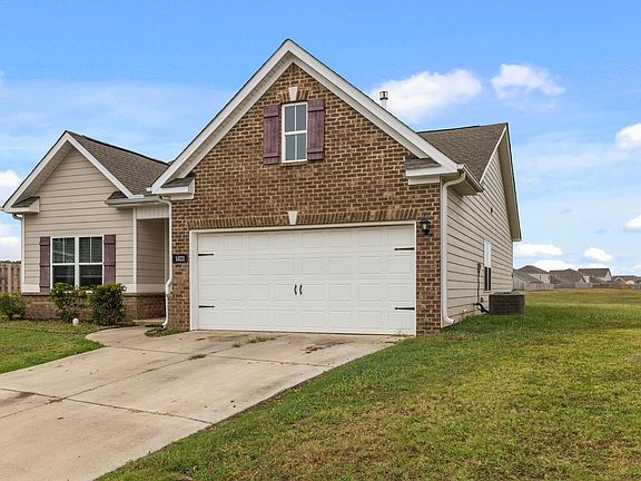 3rd image of 1021 Thornton Br