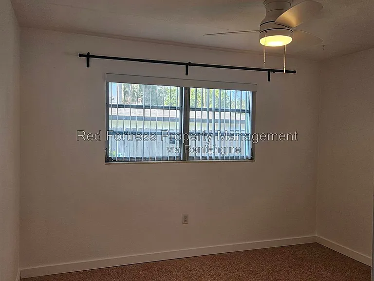 1531 Grace Ave — Photo 2