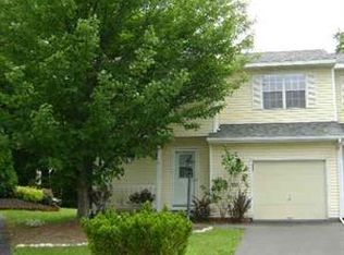 33 Peterson Ct, Troy, NY 12180