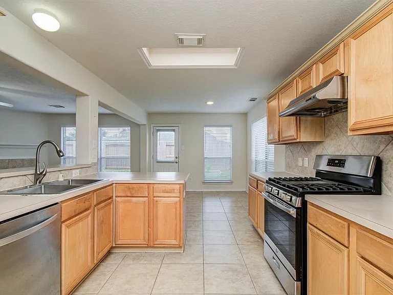 12026 Parkers Hideaway Dr — Photo 13