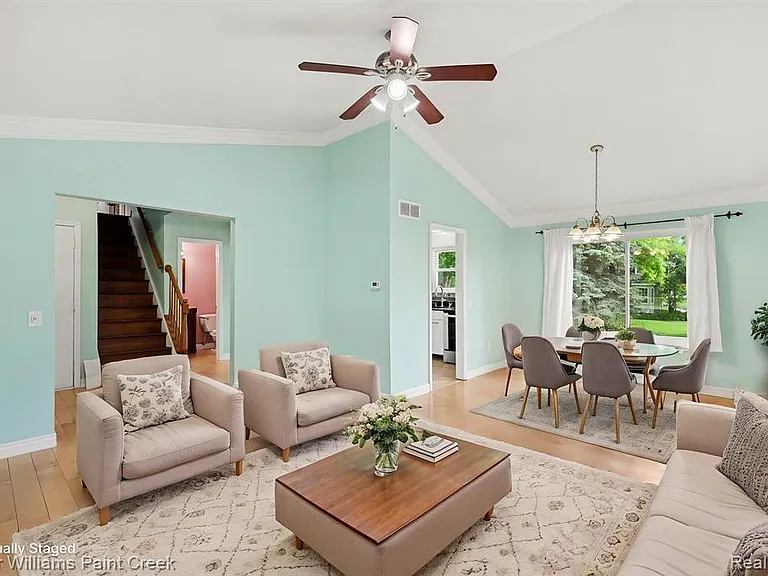 44820 Yorkshire Dr — Photo 4