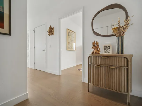 75 Park Lane South image 23 of 45