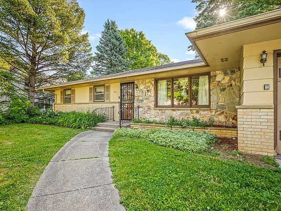 2nd image of 131 Dawn Ave