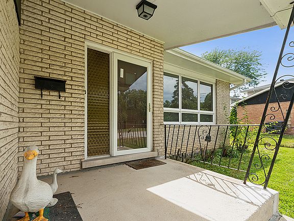 2nd image of 819 Riverview Dr