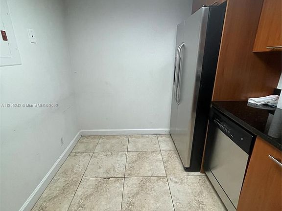 5th image of 3300 NE 192nd St APT 1004
