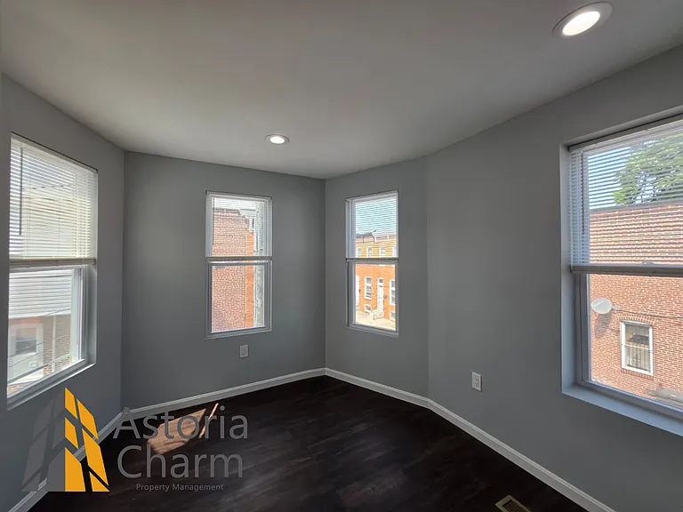 2920 E Madison St — Photo 6