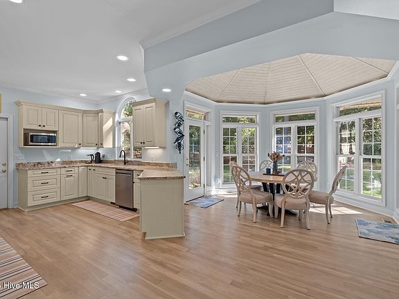 4th image of 105 Christine Place