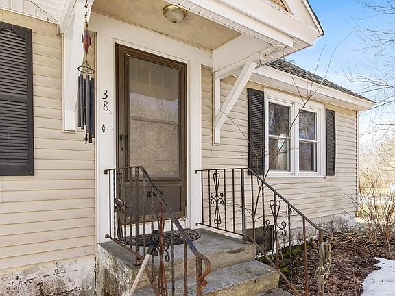 3rd image of 38 Garnet St