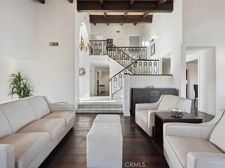 4372 Park Vicente — Photo 4