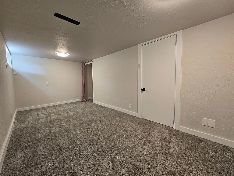 1631 Oakes Ave — Photo 12