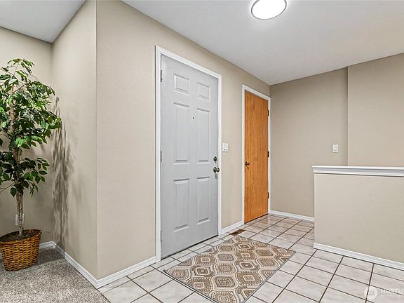 5th image of 3414 Windwood Place NE