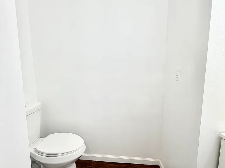 1829 N Port St — Photo 12