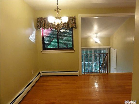 4th image of 10 Mineola Avenue