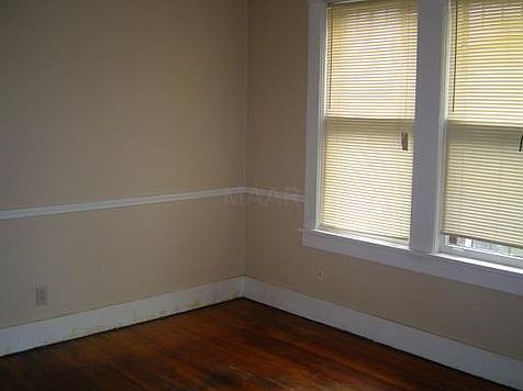 3rd image of 872 Evergreen St