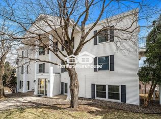 301 3rd St S APT 104, Stillwater, MN 55082