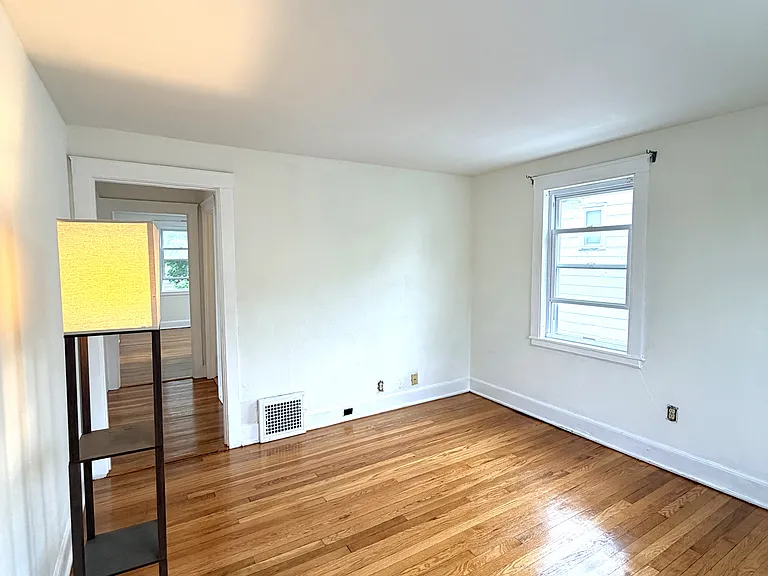 15 Lawn Ave #2 — Photo 5
