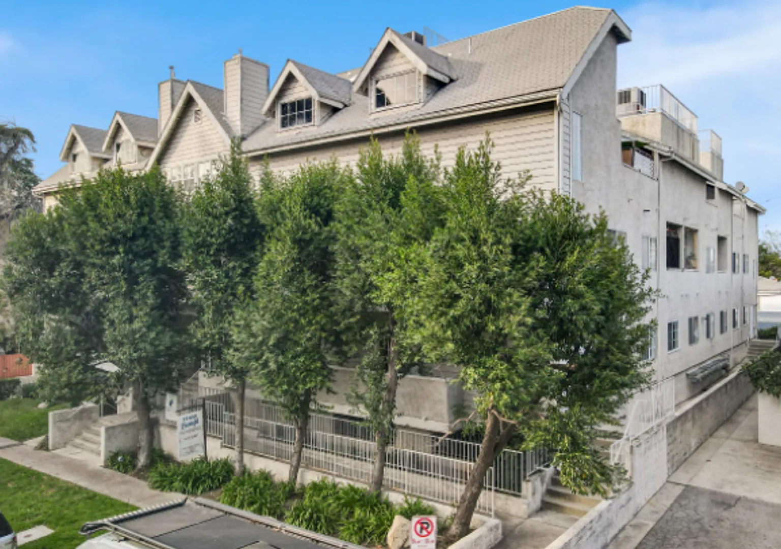 Benefit Apartments — Photo 1