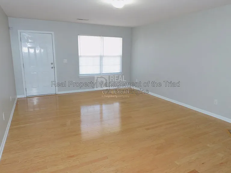 8 Rockport Ct — Photo 22