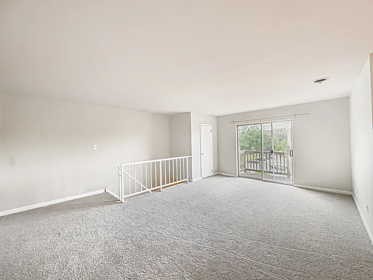 Creekside Apartments — Photo 11