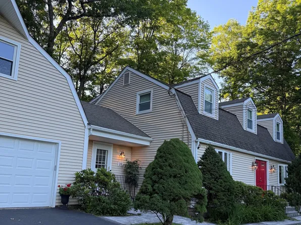 26 Rushleigh Road, West Hartford, CT 06117