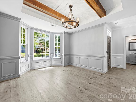 4th image of 1424 Ridge Haven Rd