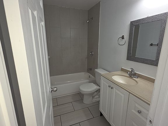 3rd image of 305 E 76th Pl #5