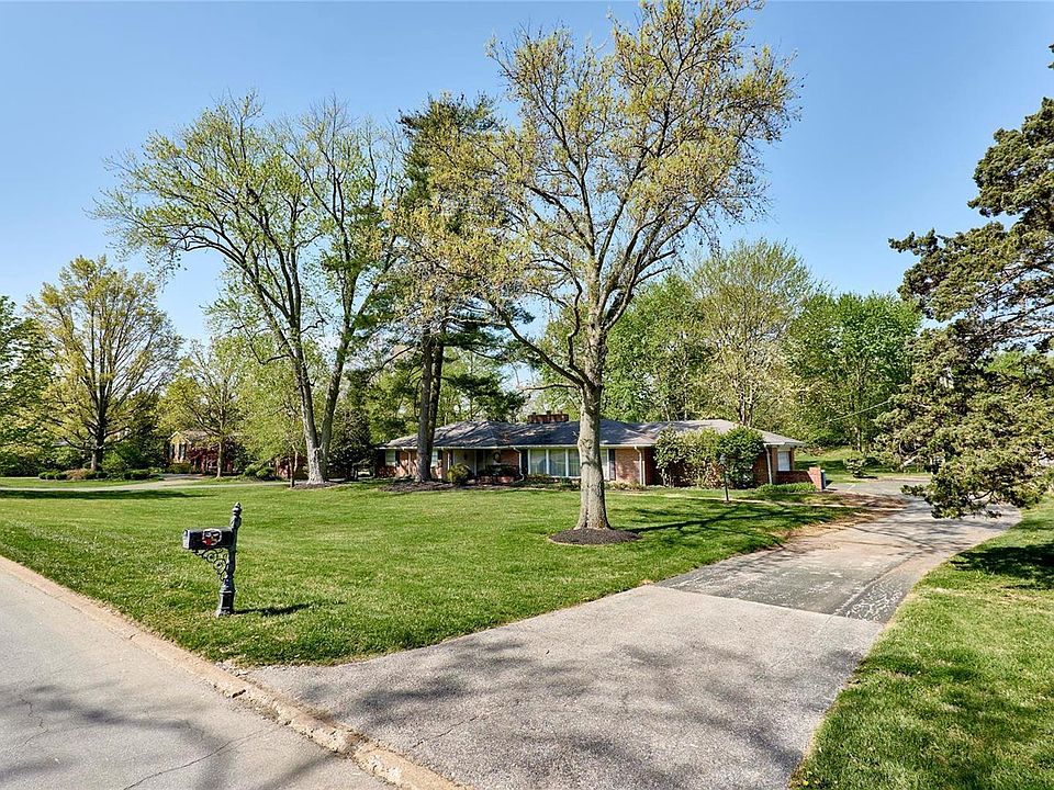 1st image of 16 Ladue Mdws