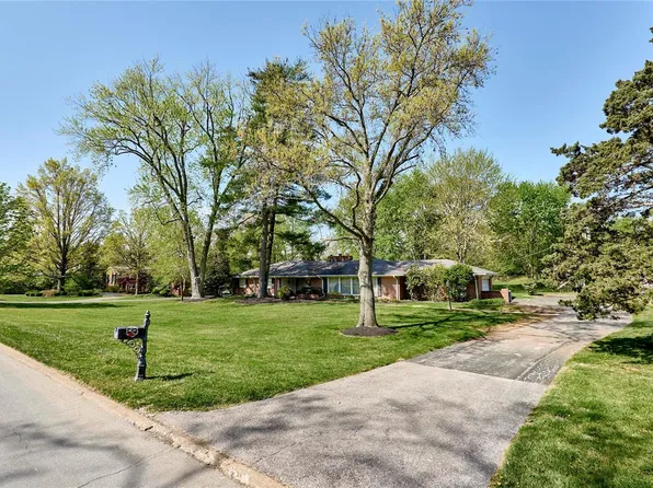 16 Ladue Mdws, Saint Louis, MO 63141