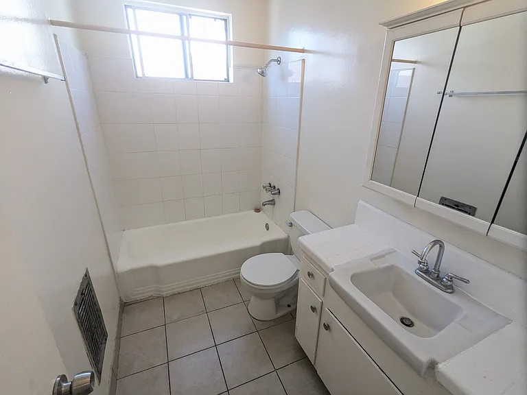 5717 La Mirada Ave #6 — Photo 11