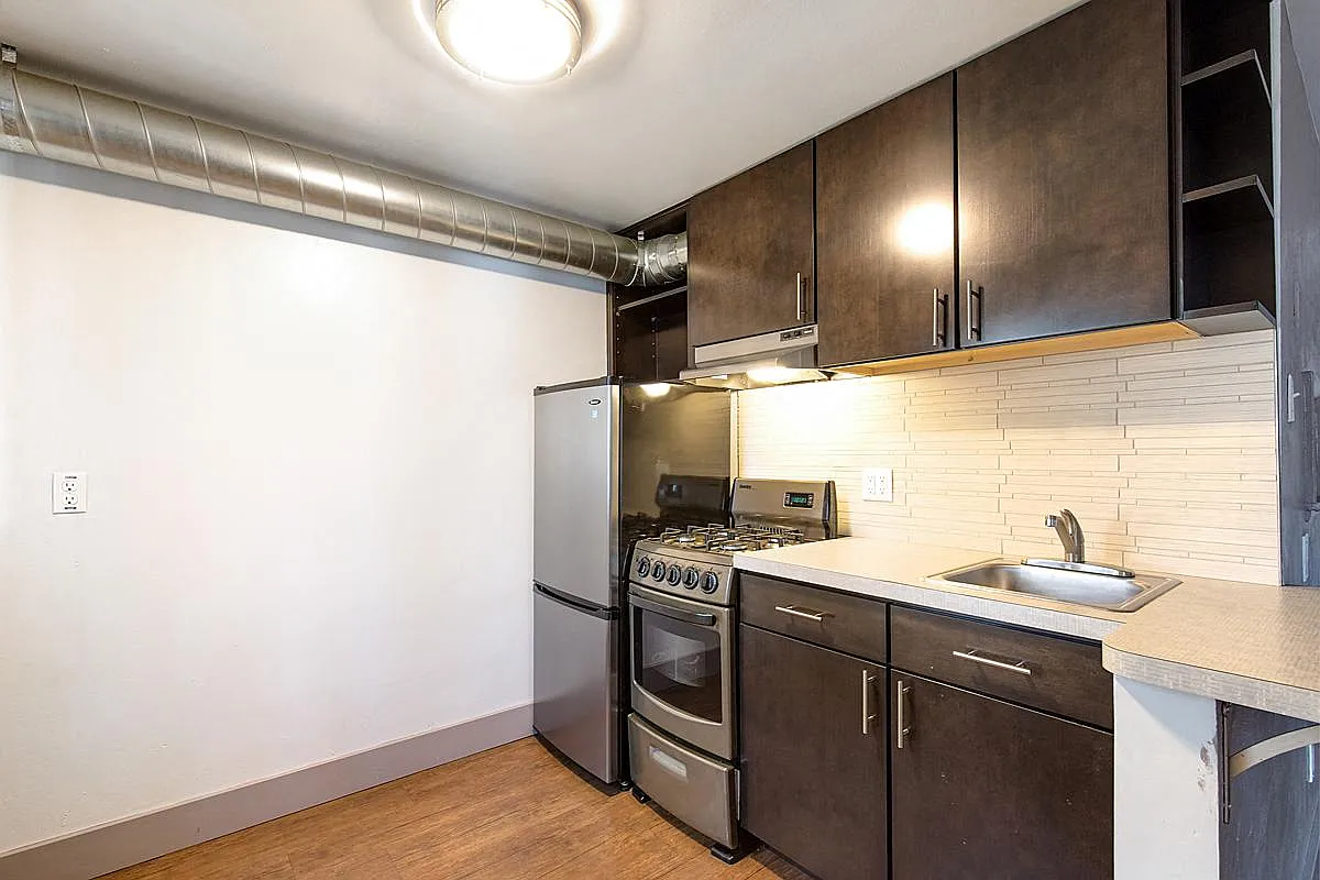 Altair Apartments — Photo 4