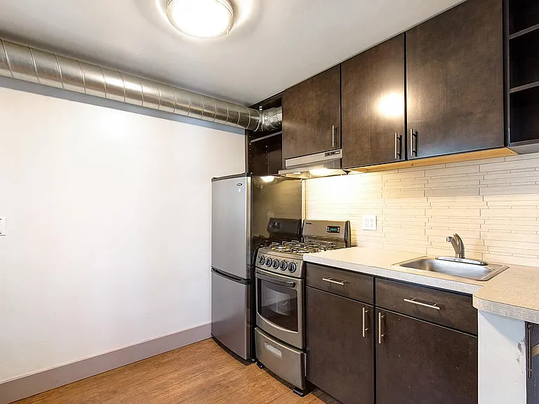 Altair Apartments — Photo 4