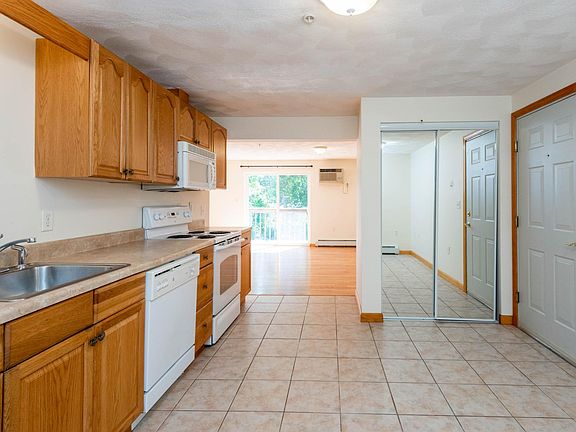 2nd image of 5 Leblanc Dr #5