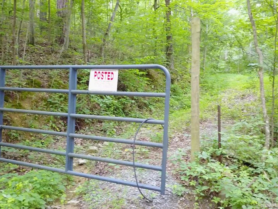 1st image of 168 Gregory Ln