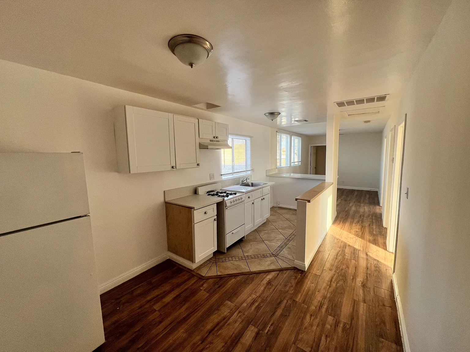 2 bed, 1500 sqft, $2,300 — Photo 2