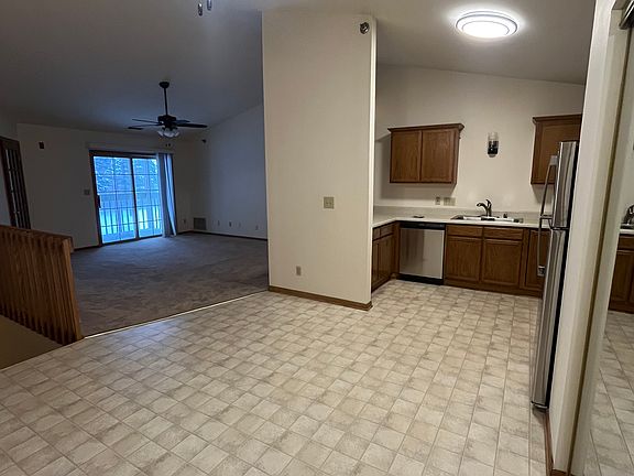 3rd image of 155 W Oak Leaf Dr #22