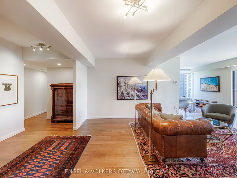 160 George St #2404 — Photo 7