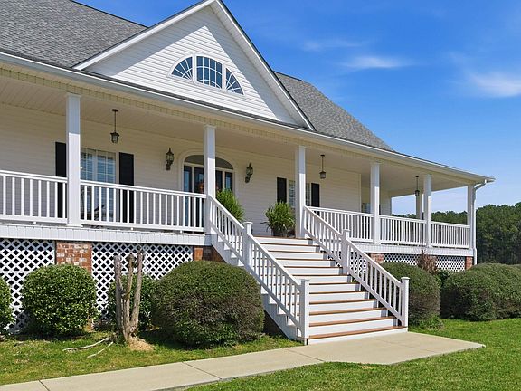 5th image of 64 Mistletoe Ln