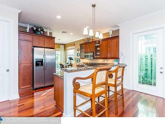 3rd image of 1110 SE 4th Ave