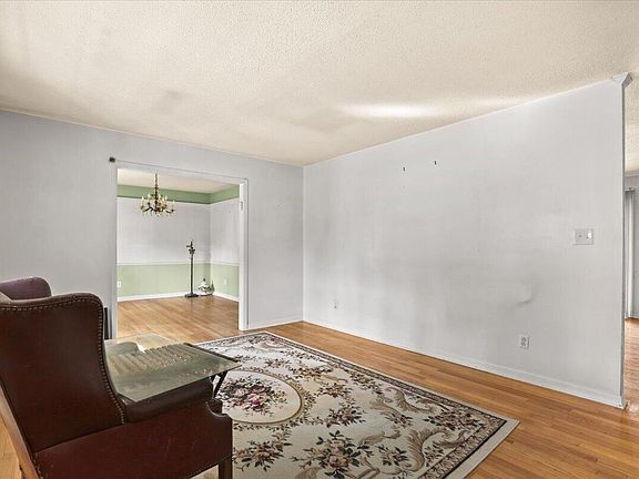 4th image of 101 E Wilson St